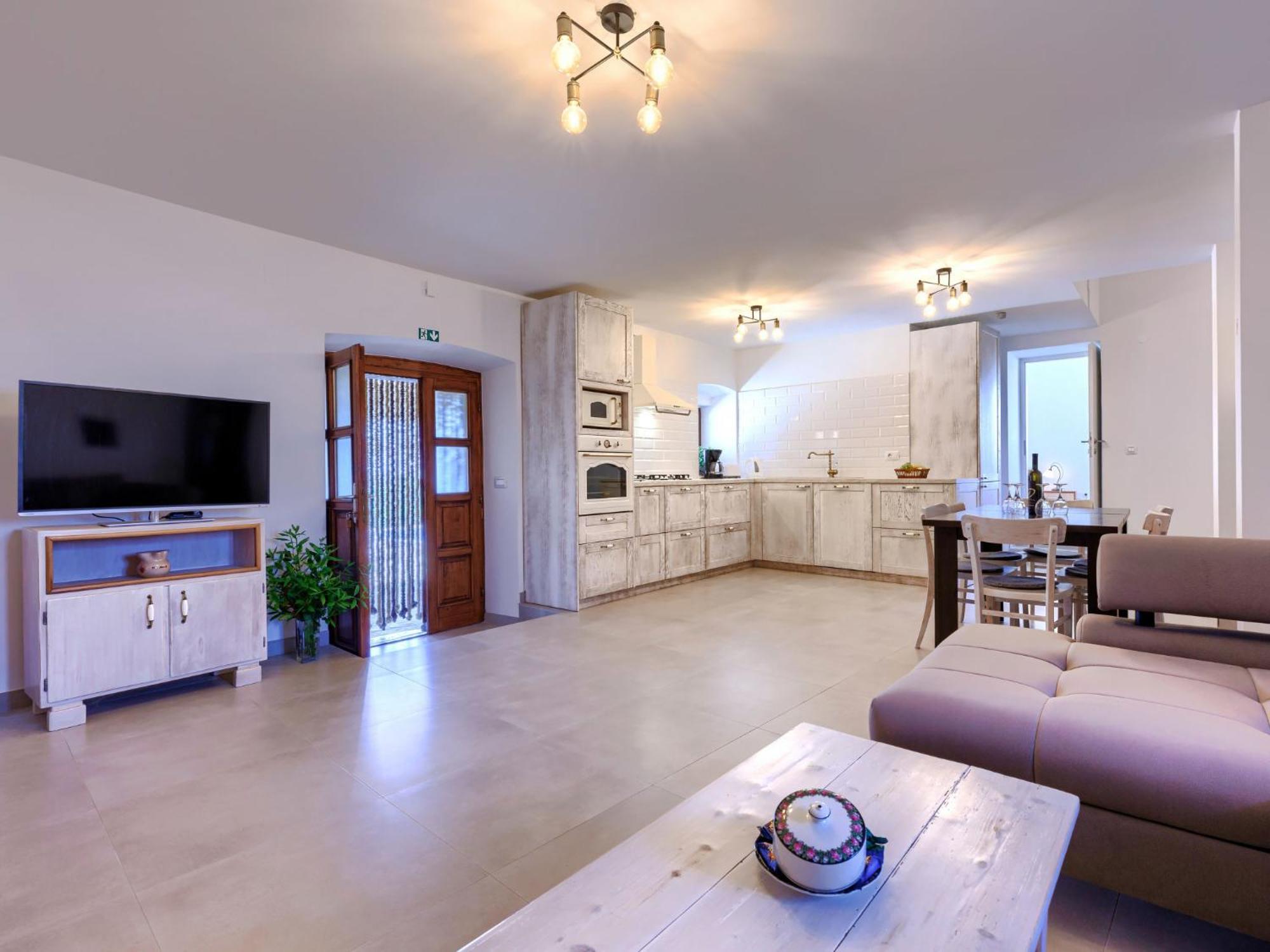 Eugenia By Interhome Pula